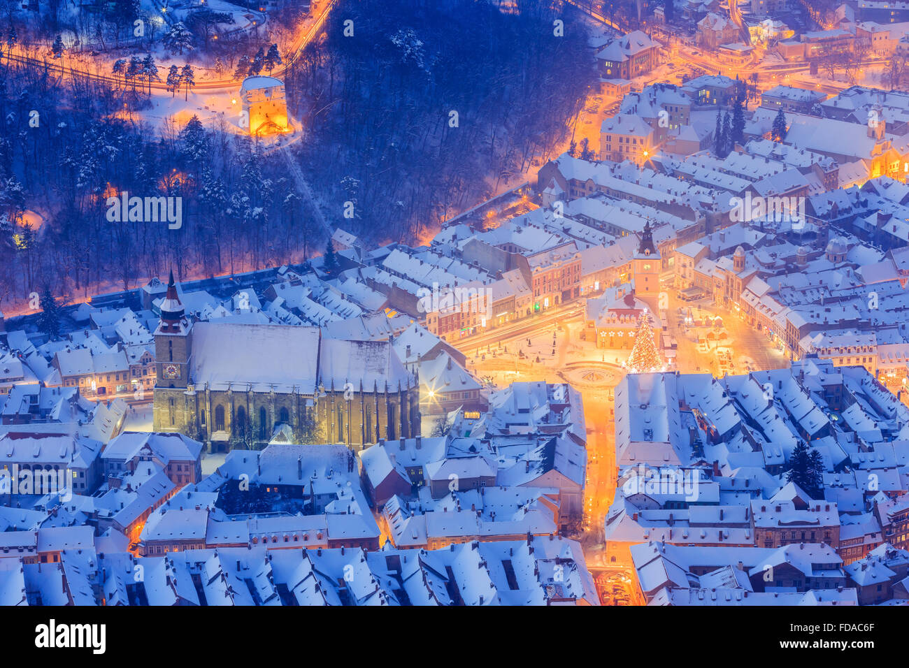 Brasov, Rumänien. Arial Ansicht des Platzes schwarze Kirche und Stadt im Winter. Stockfoto Brasov, Rumänien. Arial Ansicht des Platzes schwarze Kirche und Stadt im Winter. Stockfoto