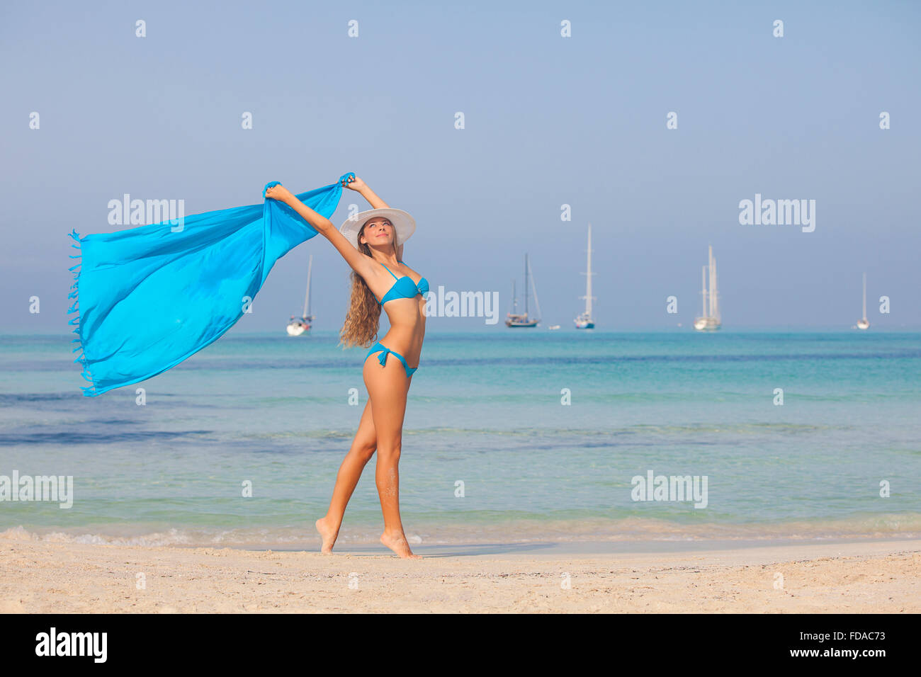 Strand Frau schlank fit gebräunte und gesund Stockfoto
