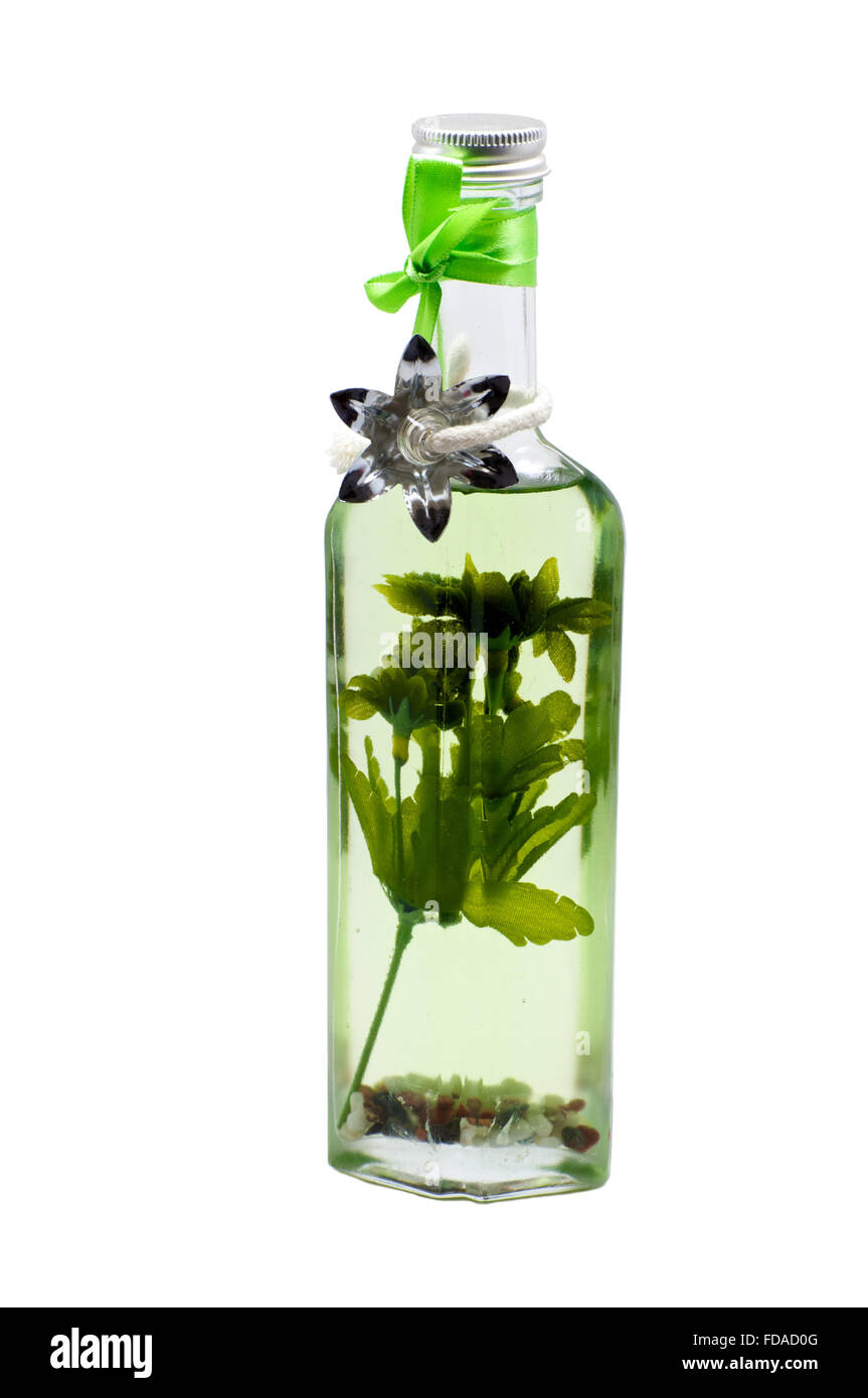 Grüne Aromaöl Kerze mit Blume im Inneren Stockfoto