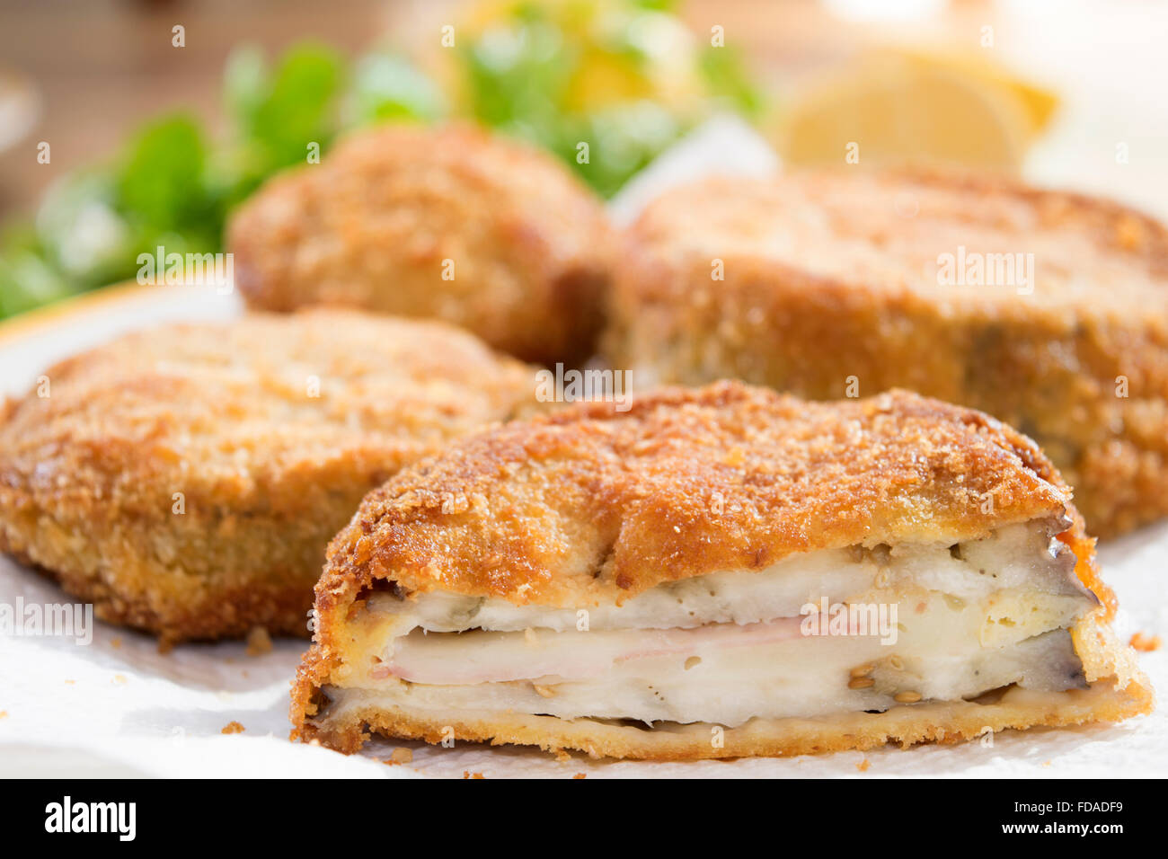 Auberginen in Kutsche oder in Carrozza italienisches Gericht Scheiben Auberginen geschlagen und gebraten Stockfoto