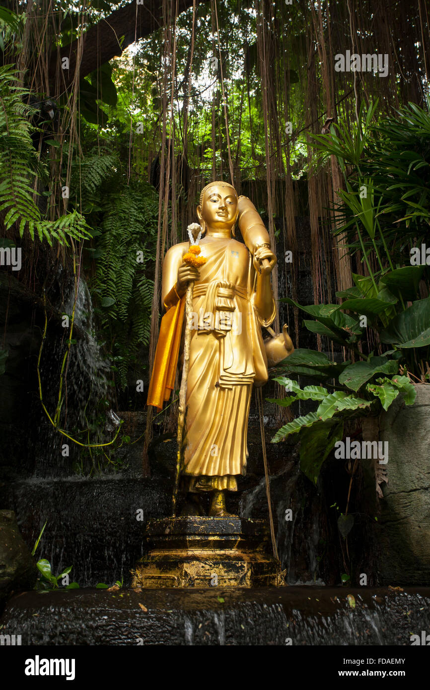 Buddha-Statue im Wat Saket Ratscha Wora Maha Wihan, Tempel des goldenen Bergs, Bangkok, Thailand Stockfoto