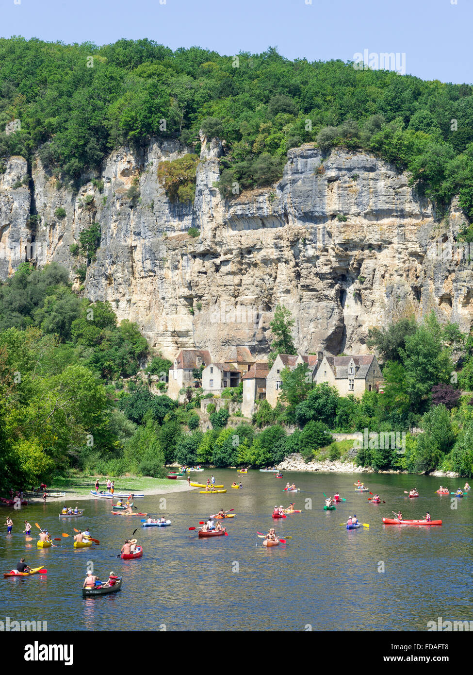 Kajaks auf der Dordogne, La Roque-Gageac, Aquitaine, Frankreich Stockfoto