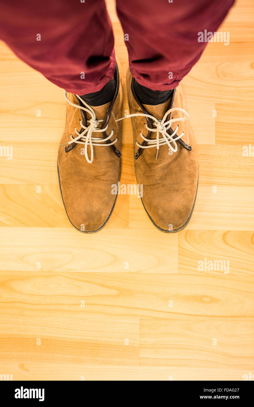 Über Ansicht eines Mannes mit schwarzen Schuhen Stockfoto