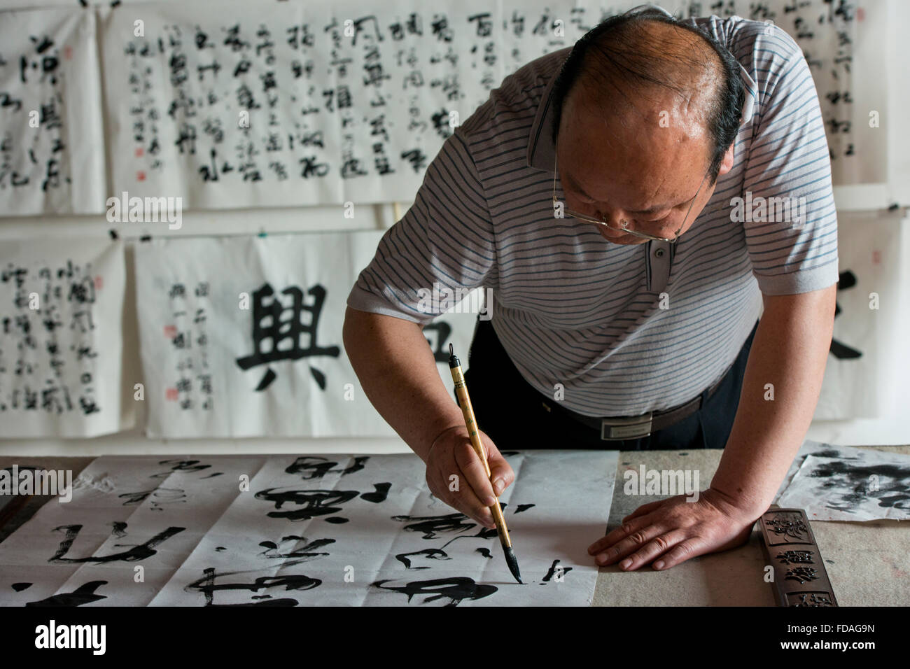 Chinesischer Kalligraph, Zeichen, Wulingyuan National Park, Nationalpark Zhangjiajie, Provinz Hunan, China Stockfoto