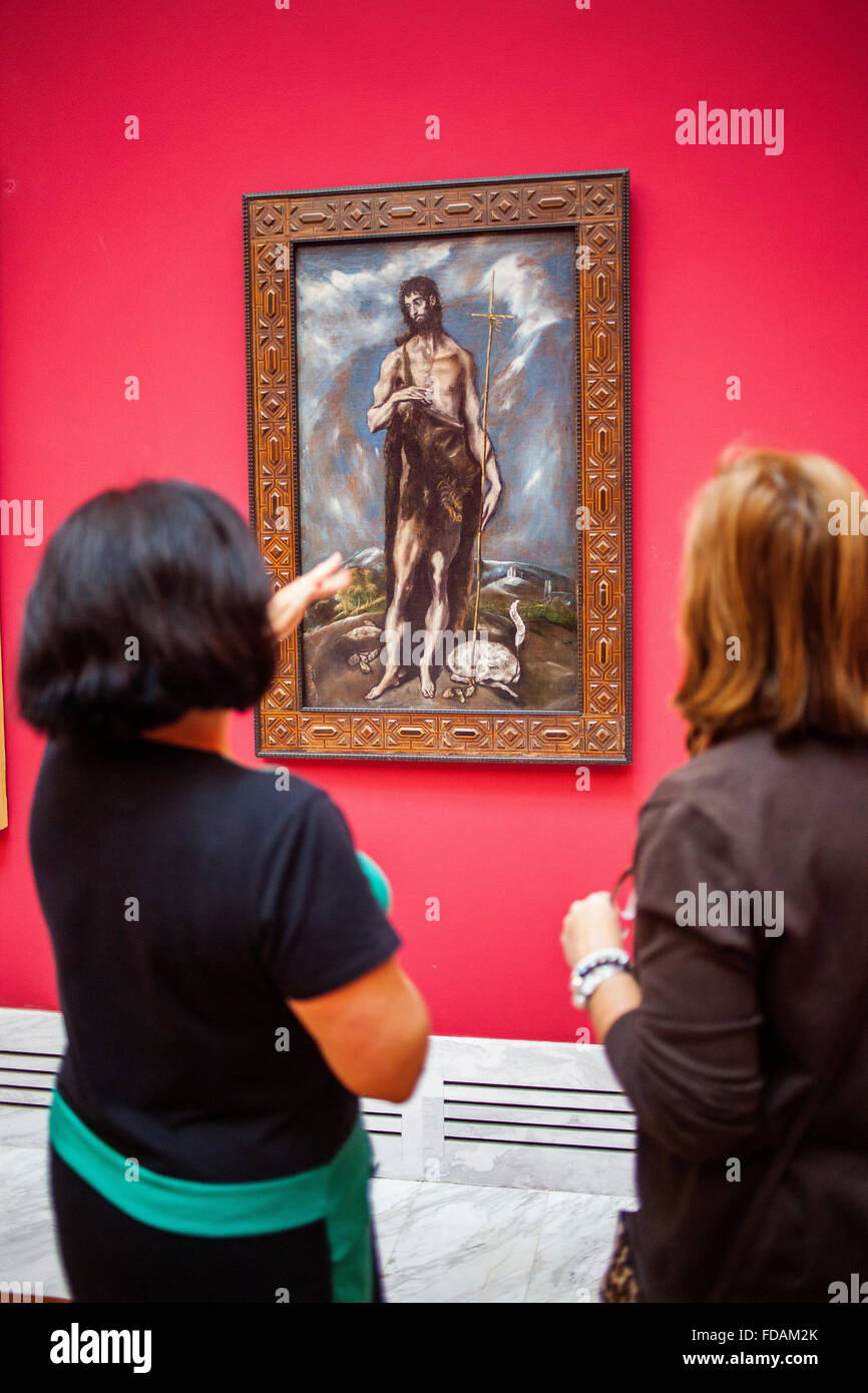 Besucher, die gerade eine Malerei.'Saint John Baptist´by El Greco (Doménikos Theotokópoulos). Museum of Fine Arts.Valencia, Spanien. Stockfoto