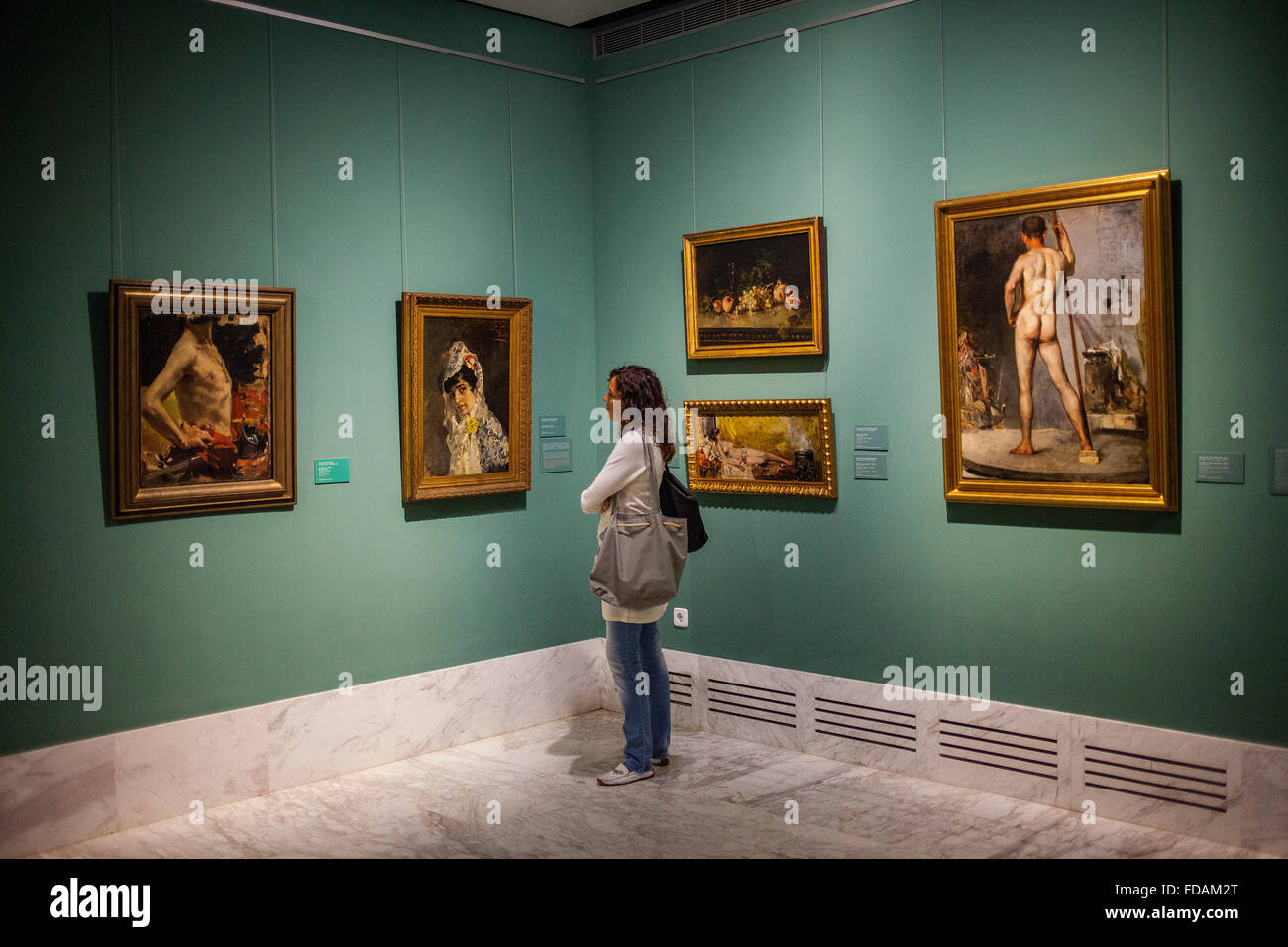 Besucher, die gerade ein Gemälde. Die Sammlung Joaquin Sorolla.Museum von feinen Arts.Valencia, Spanien. Stockfoto