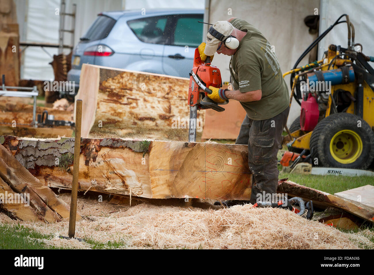 Mick Burns am 11. Öffnen Englisch Chainsaw Carving Cheshire Wettkampfspiel & Country Fair am 29. August 2015 Stockfoto