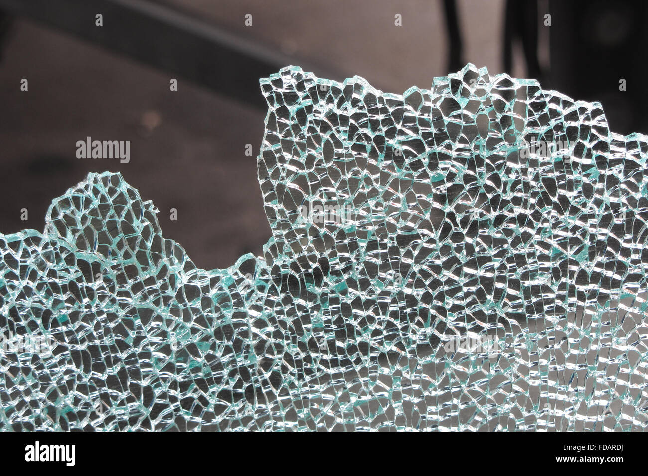 unzerbrechliches Glas durch Absturz beschädigt Stockfoto