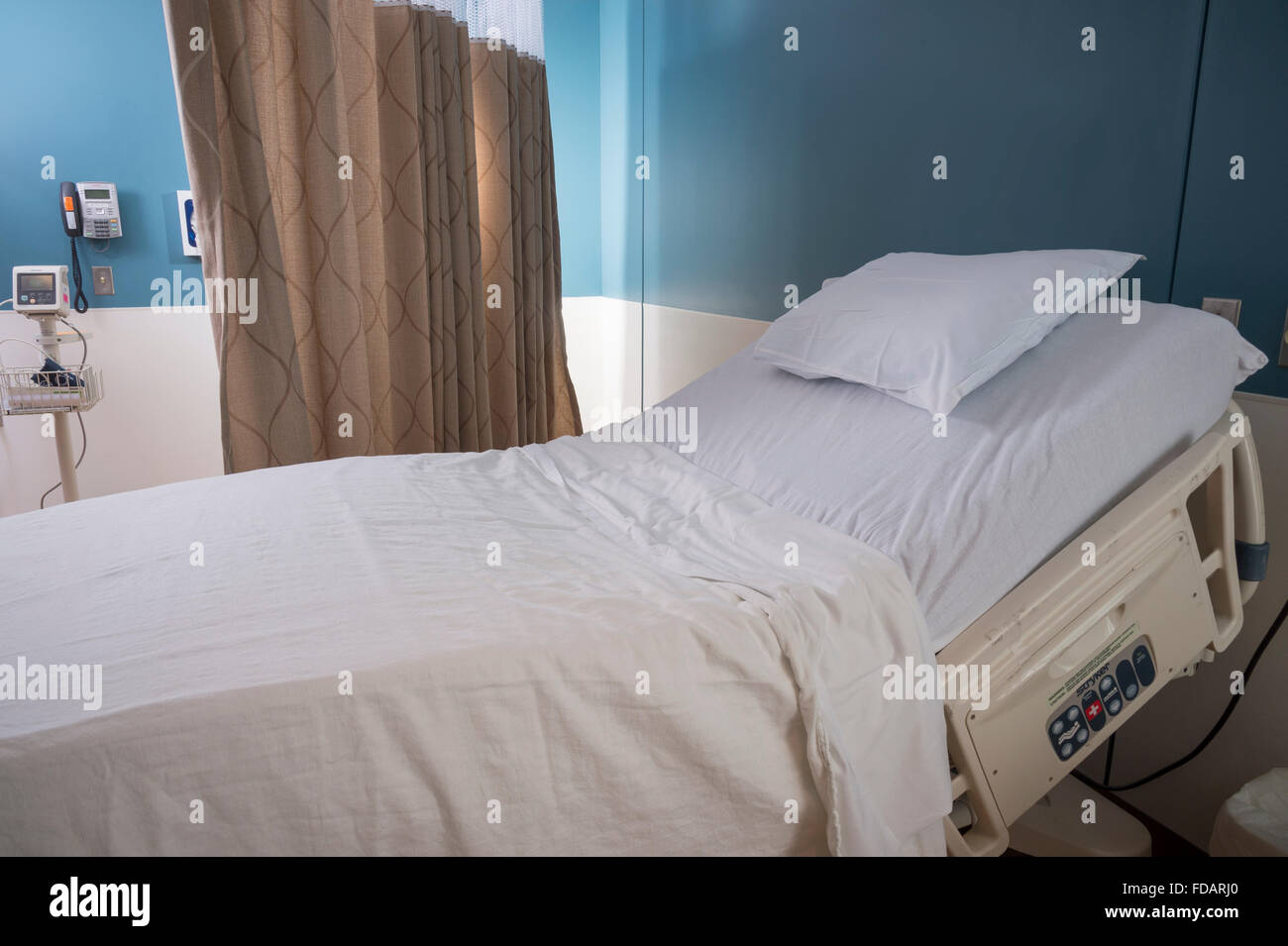 Leere Krankenhausbett Stockfoto