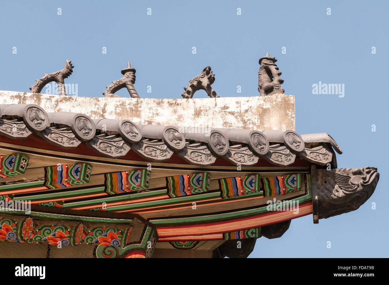 Dach-Detail der Japsang zahlen, Gyotaejeon Hall, der Residenz der Queen, Gyeongbokgung-Palast, Seoul, Südkorea Stockfoto