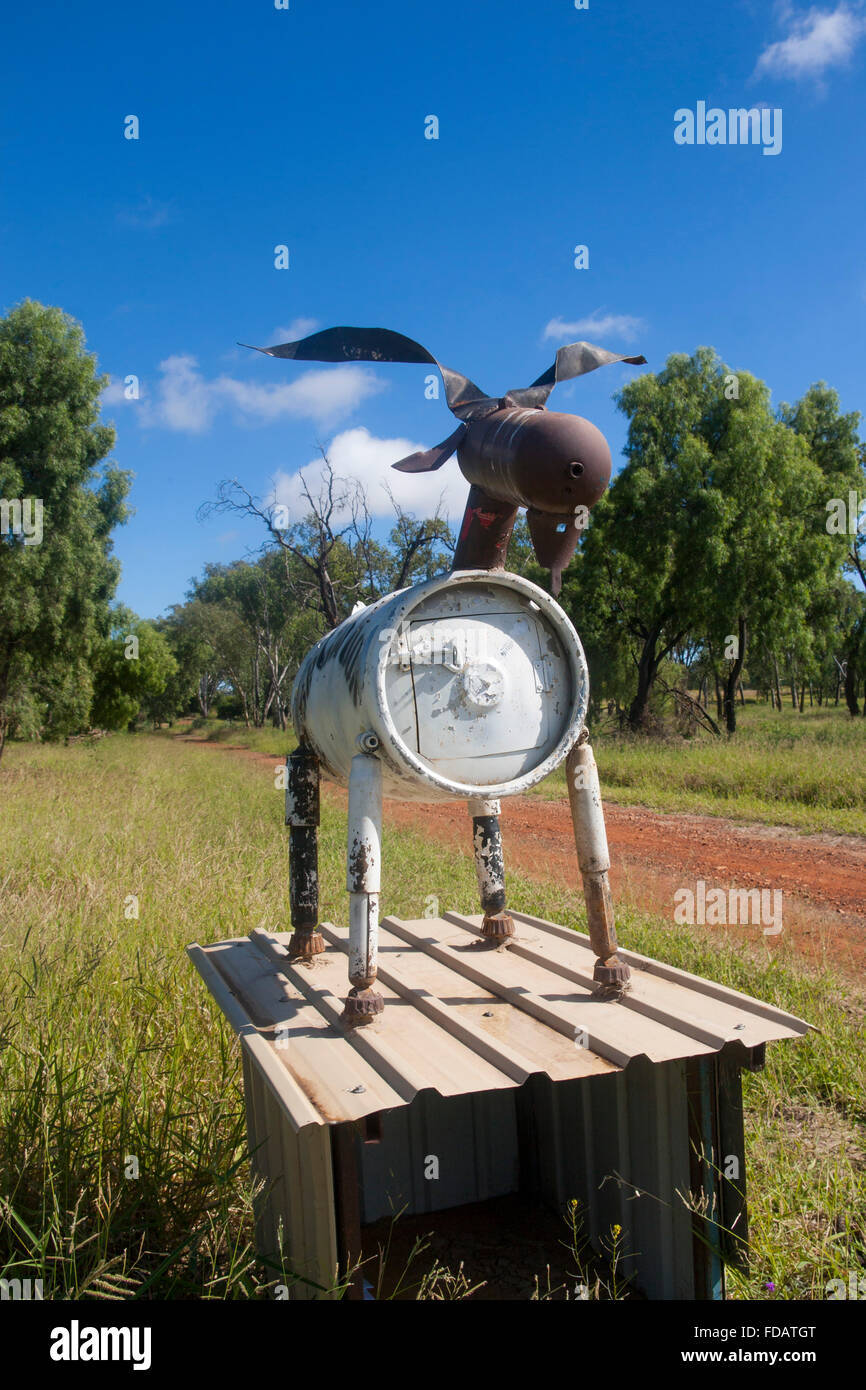 Metall-Kuh Briefkasten Mailbox Brigadoon in der Nähe von Mitchell Queensland Australien Stockfoto