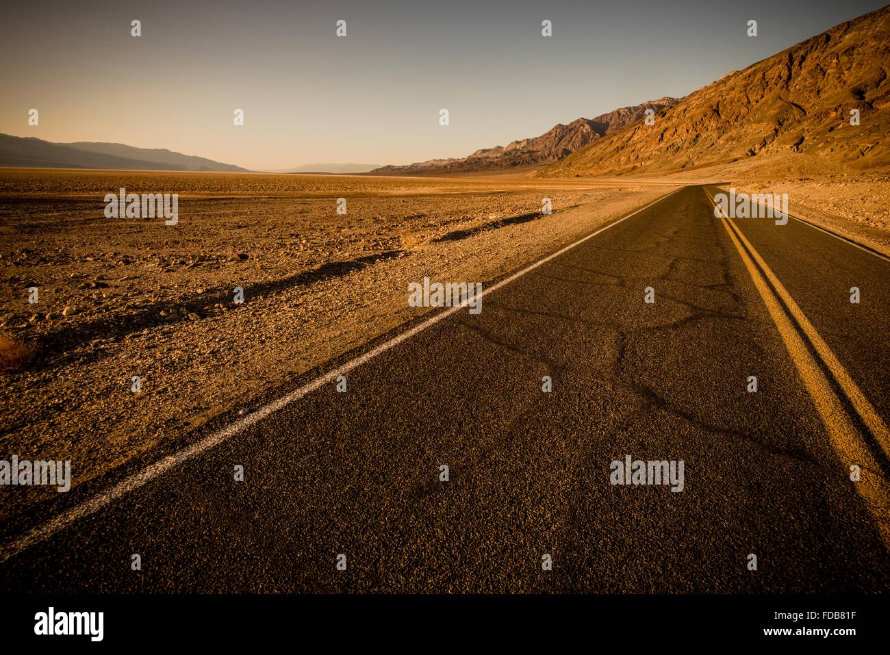 Desert Road in Süd-Kalifornien Zustand. USA. Stockfoto