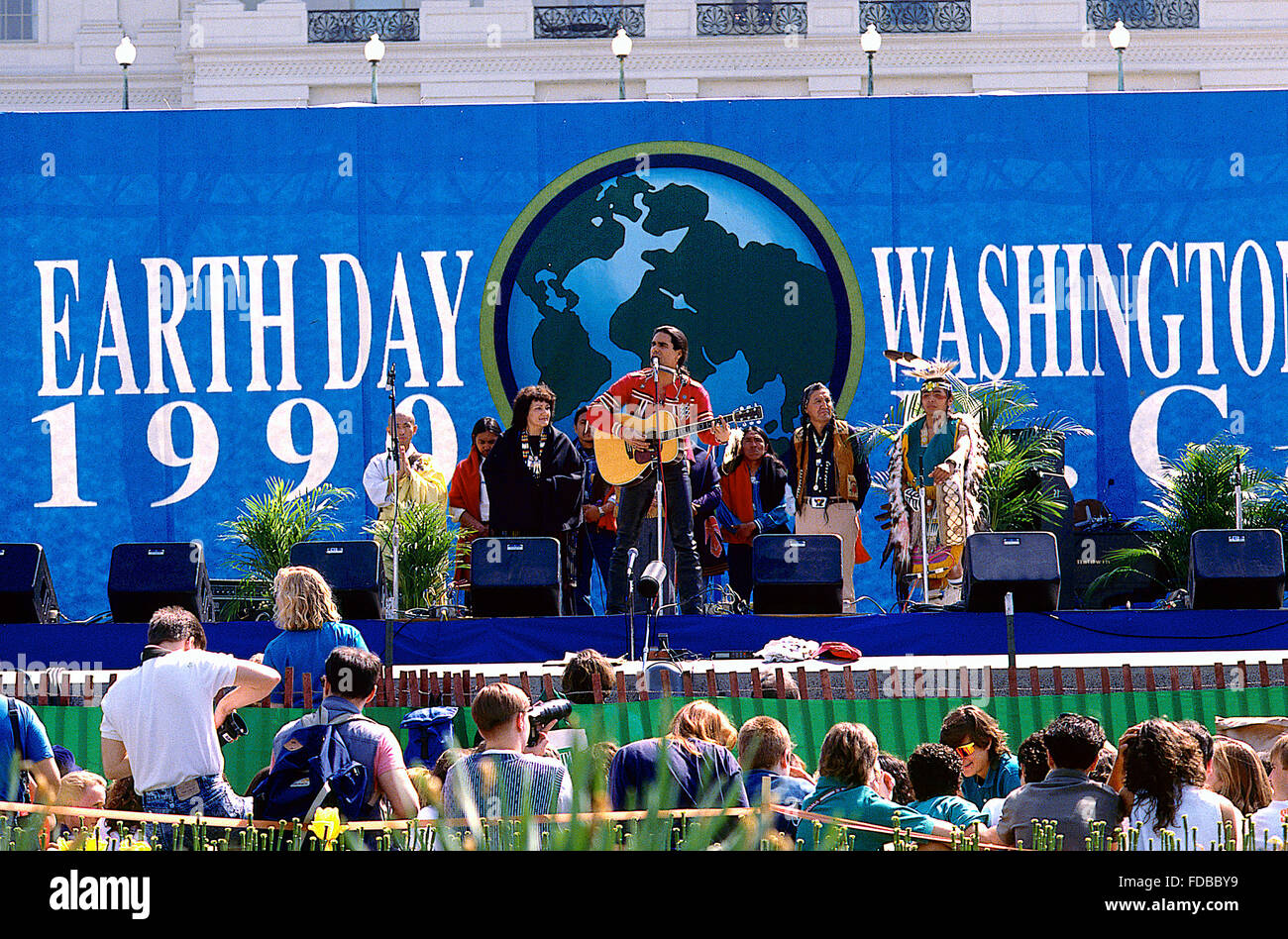 Washington, DC, USA, 22. April 1990 Earth Day an der Westfront des US-Kapitol. Earth Day ist eine jährliche Veranstaltung, feierte am 22. April, an dem Tag weltweit Veranstaltungen, Unterstützung für den Umweltschutz unter Beweis stellen. Es ist wurde zuerst im Jahr 1970 gefeiert und jetzt von Earth Day Network weltweit koordiniert und in mehr als 192 Ländern jedes Jahr gefeiert. Bildnachweis: Mark Reinstein Stockfoto