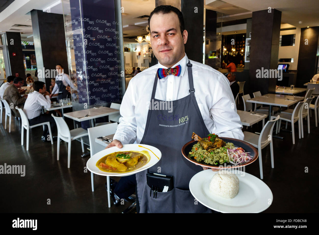 Miami Florida, Downtown, Cvi.che 105, peruanisch, Restaurant Restaurants Essen Essen Essen Café Cafés, Hispanic Erwachsene, Erwachsene, Mann Männer männlich, Kellner Kellner Kellner Kellner Kellner empf Stockfoto