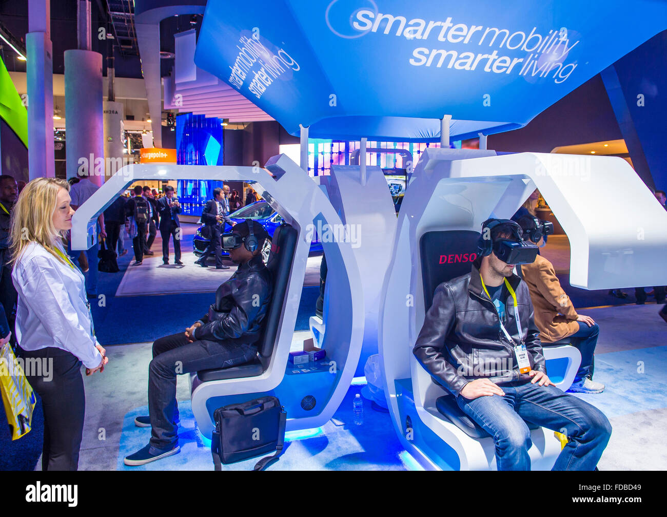 Virtual-Reality-Demonstration bei der Denso-Stand auf der CES Show in Las Vegas, Stockfoto
