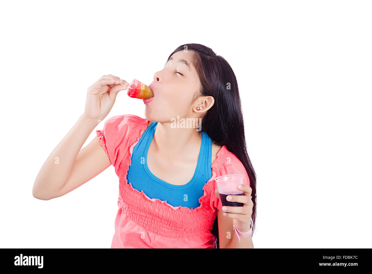 1 Teenager Mädchen Essen leckeres Eis Stockfoto