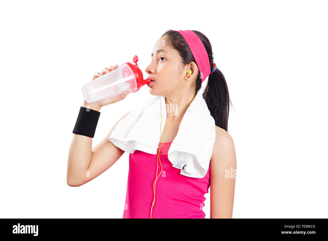1 junge Teenager Girl Work-out steht Trinkwasser Stockfoto