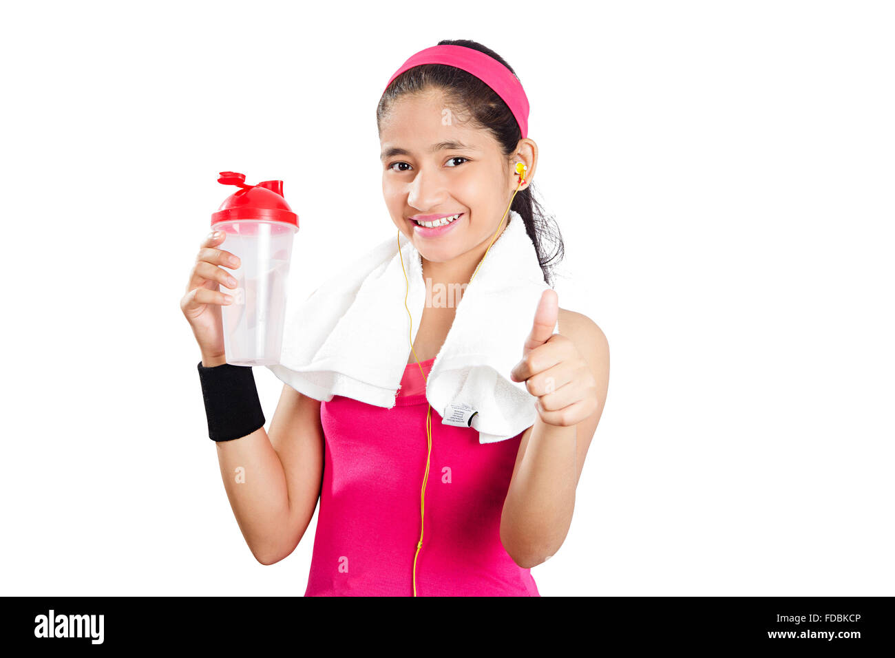 1 junge Teenager Girl Work-out steht Trinkwasser und Daumen nach oben zeigt Stockfoto
