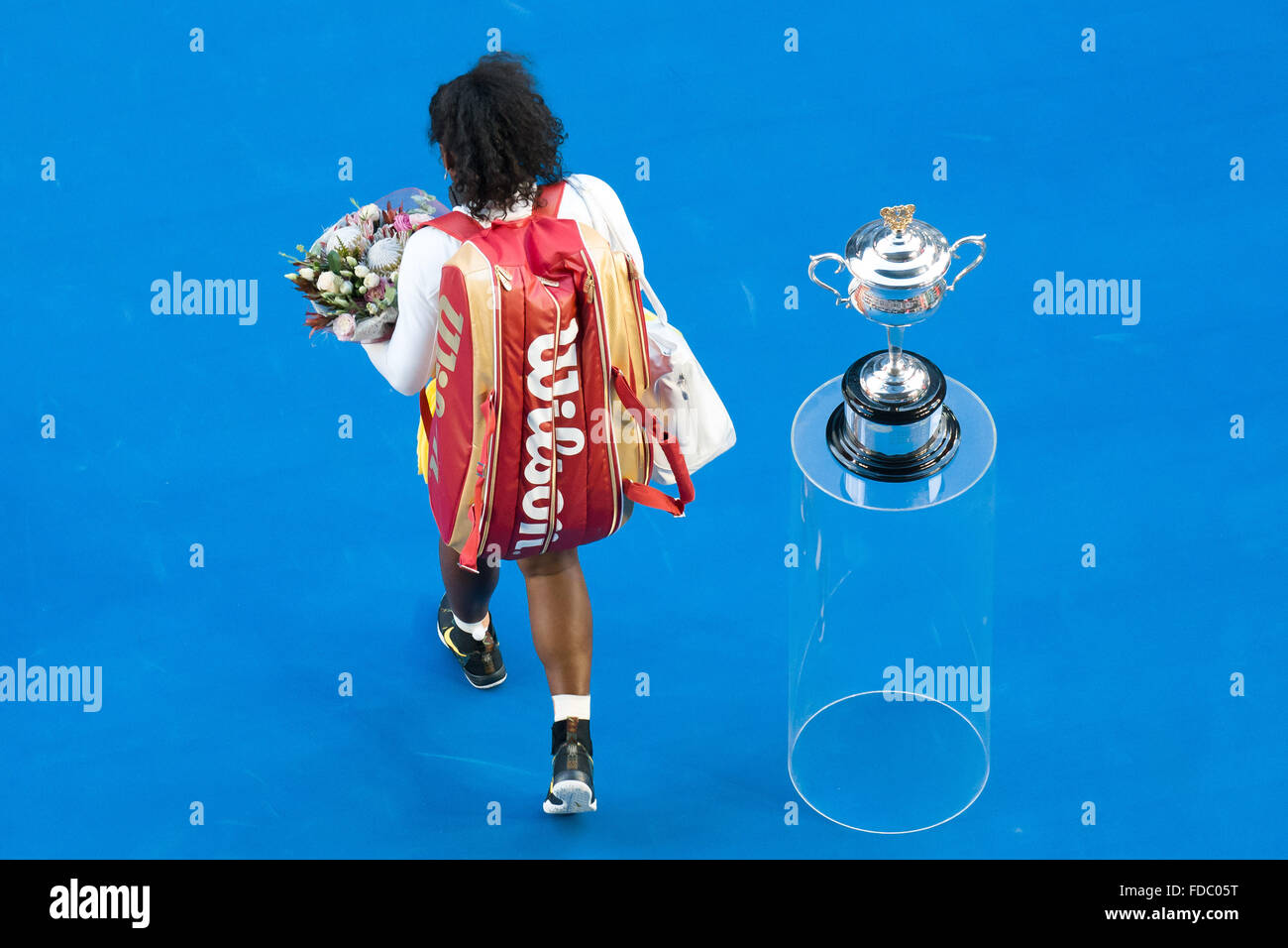 Melbourne, Australien. 30. Januar 2016. Serena Williams der Vereinigten Staaten von Amerika tritt das Stadion für die Frauen Finale gegen Angelique Kerber Deutschlands am Tag 13 des 2016 Australian Open Grand Slam Tennis-Turnier im Melbourne Park in Melbourne, Australien. Sydney Low/Cal Sport Media/Alamy Live-Nachrichten Stockfoto