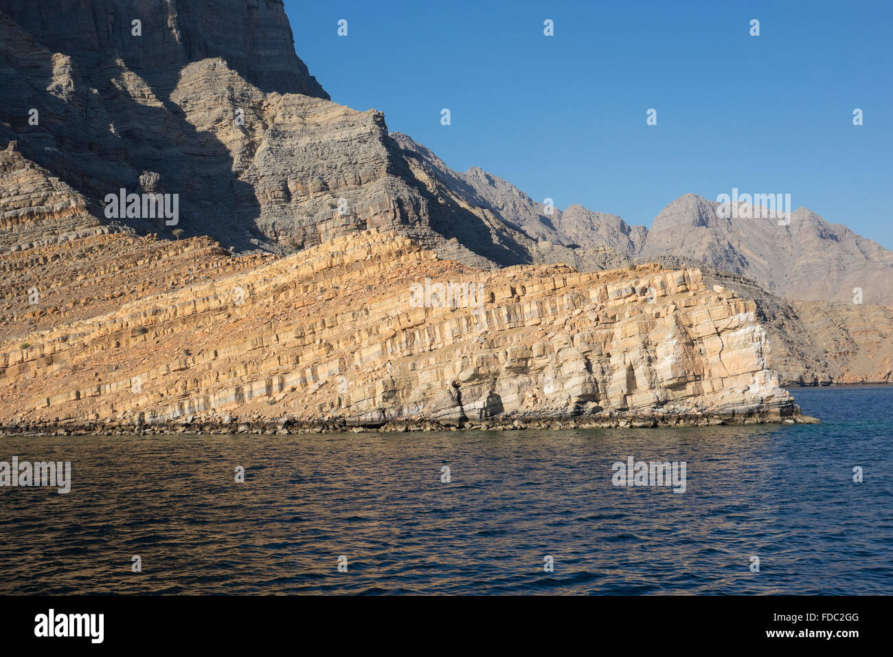 Oman, Musandam Fjord, Gesteinsschichten Stockfoto