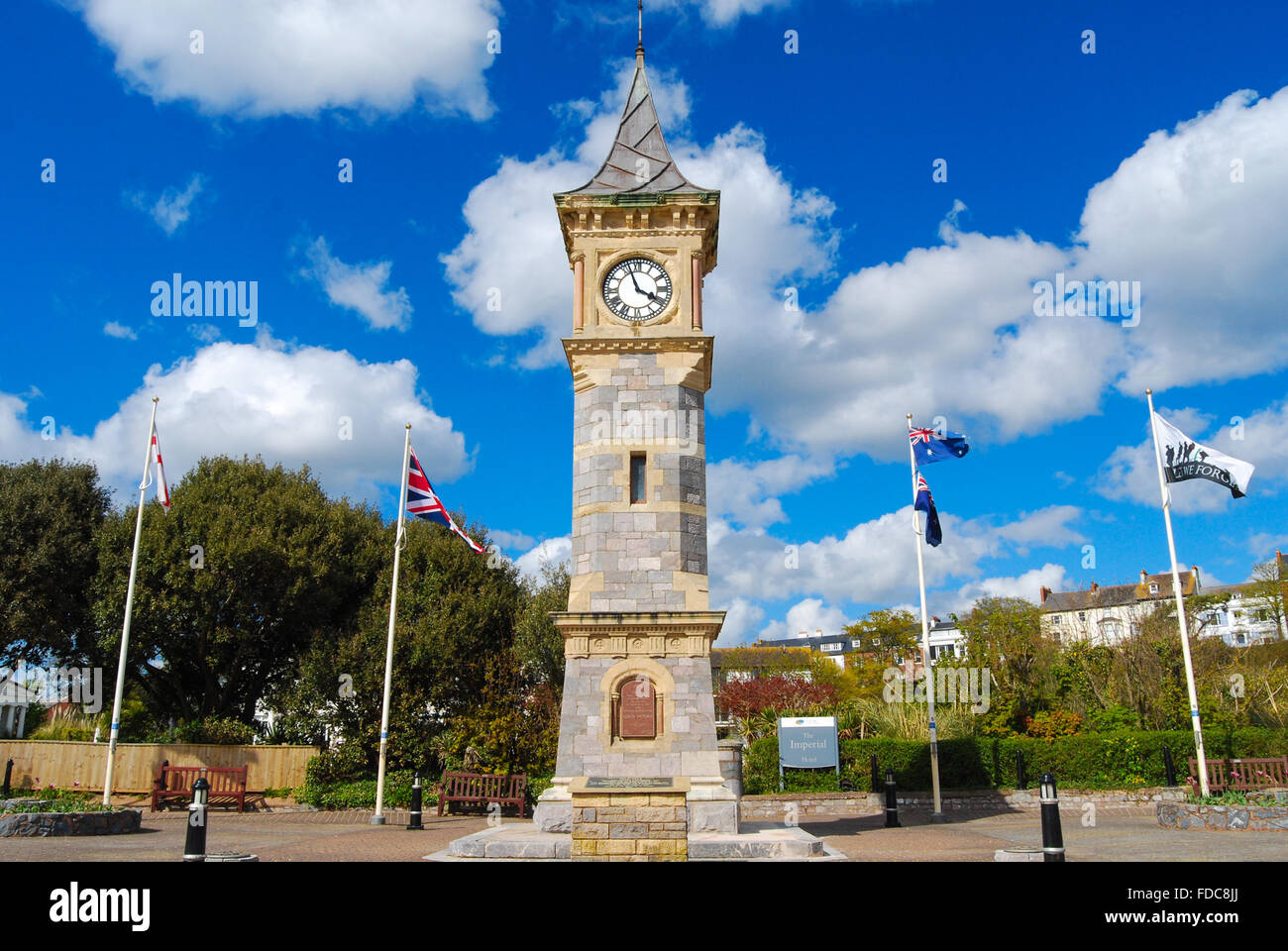Direkt am Meer Clocktower im Sommer bei Exmouth, Devon, England, UK Stockfoto