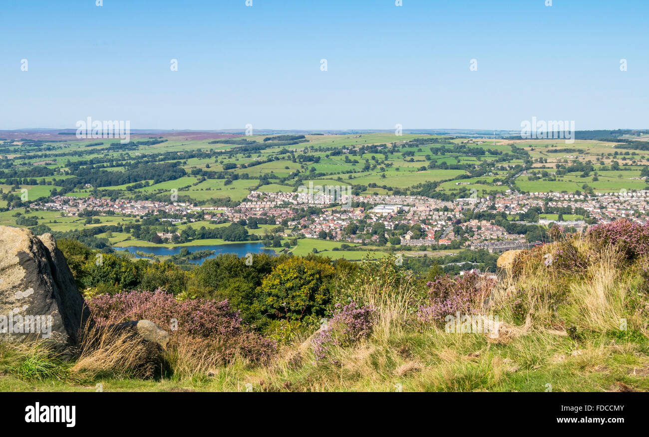 Blick auf Otley von Chevin Forest Park, West Yorkshire, Großbritannien. Stockfoto