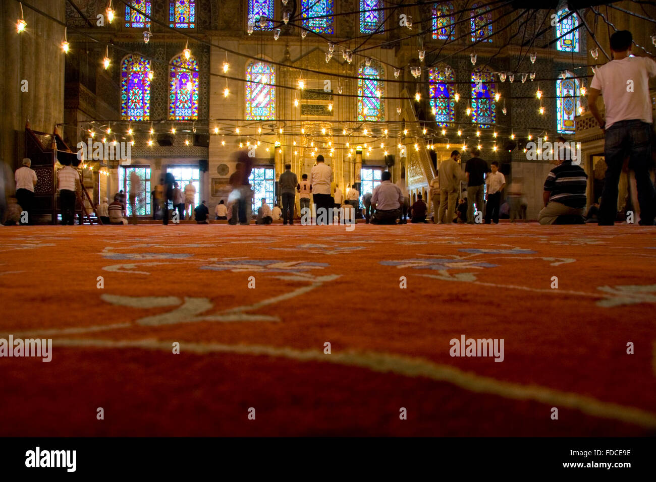 ISTANBUL - 6. September: Muslime beten in eines der Wahrzeichen von Istanbul historischen Moscheen, Sultanahmet, befindet sich im alten Stockfoto