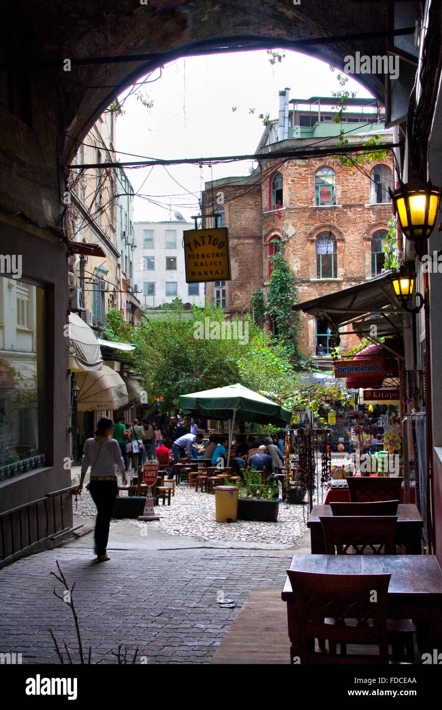 ISTANBUL, Türkei - SEPT 8: Taksim Istiklal Bezirk Terrassenbereich am 8. September 2009 in Istanbul, Türkei. Taksim Istiklal Straße ich Stockfoto