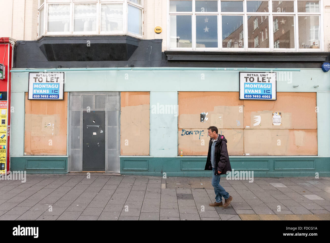 Vernagelten Geschäfte an der Western Road, der wichtigsten Einkaufsstraße im Stadtzentrum von Brighton. Stockfoto