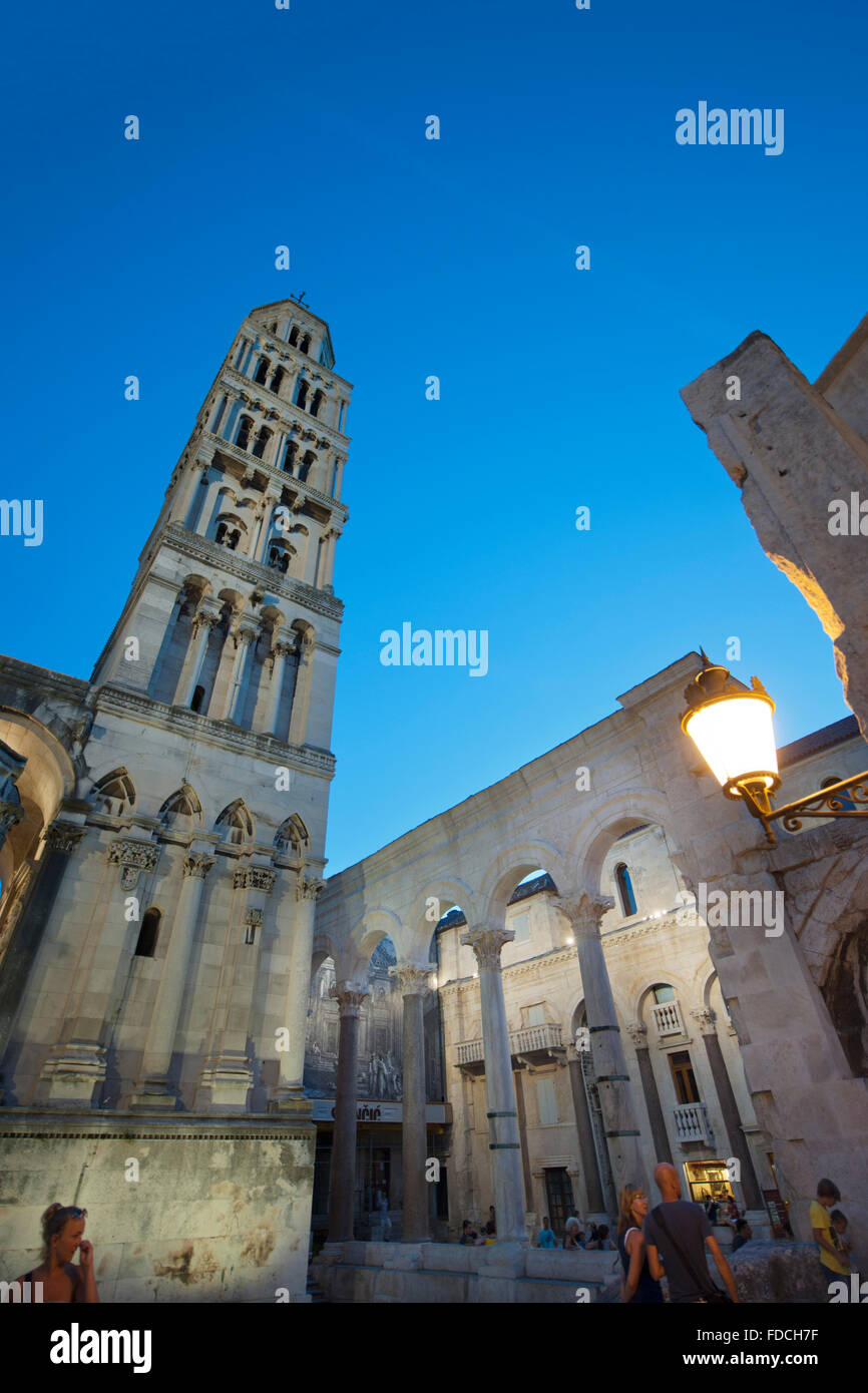 Fernsehreihe, Dalmatien, Split, Dom St. Domnius Und Peristyl des Diokletianpalastes. Stockfoto