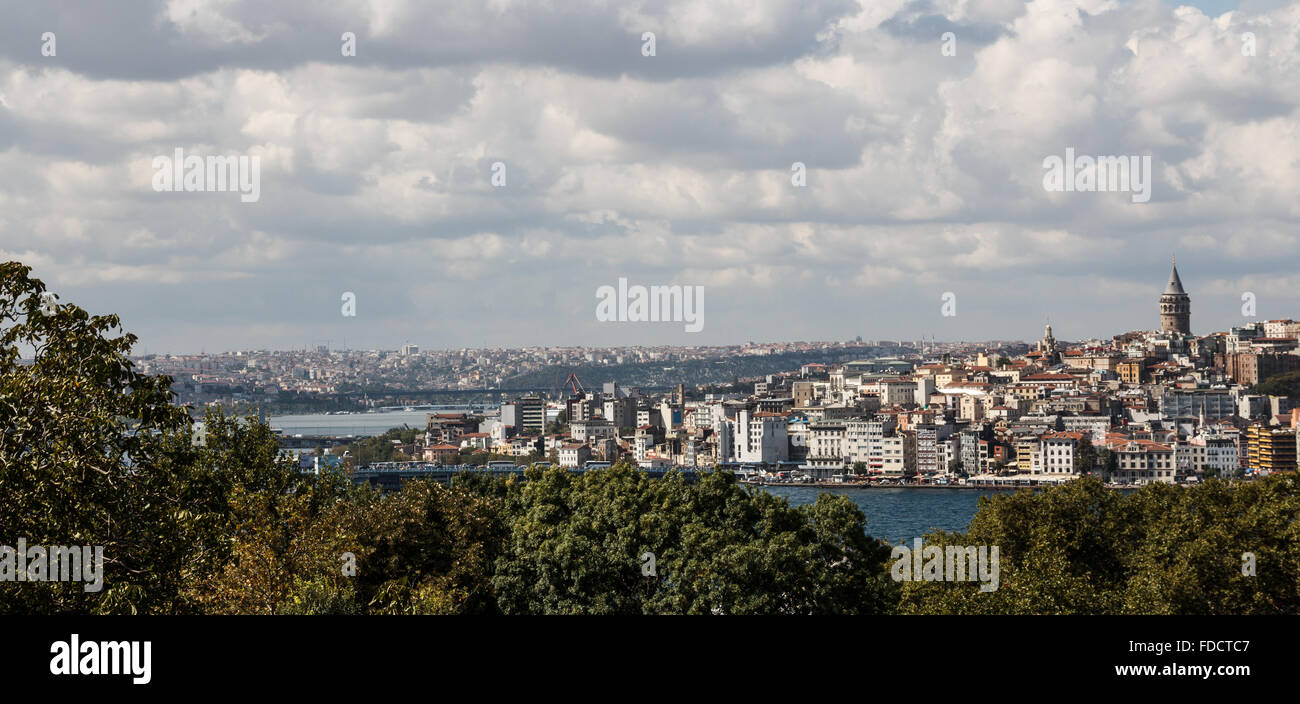 Istanbul, Türkei-Landschaft über den Bosporus und Galata-Turm Stockfoto