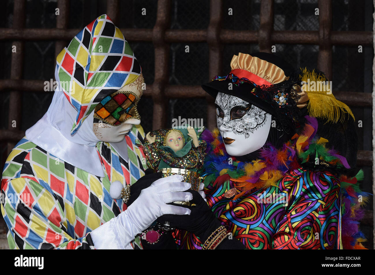 Venedig, Italien. 30. Januar 2016. Der Karneval von Venedig ist ein jährliches Festival in Venedig statt. Karneval offiziell läuft für 10 Tage auf die christliche Feier der Fastenzeit, in diesem Jahr endet jedoch gehörte eine Add-on Woche verlängern den Karneval zu helfen Boost Teilnahme nach Venedig auf, was eine in der Regel eine ruhige Zeit für Besucher der Stadt. Bildnachweis: MARTIN DALTON/Alamy Live-Nachrichten Stockfoto