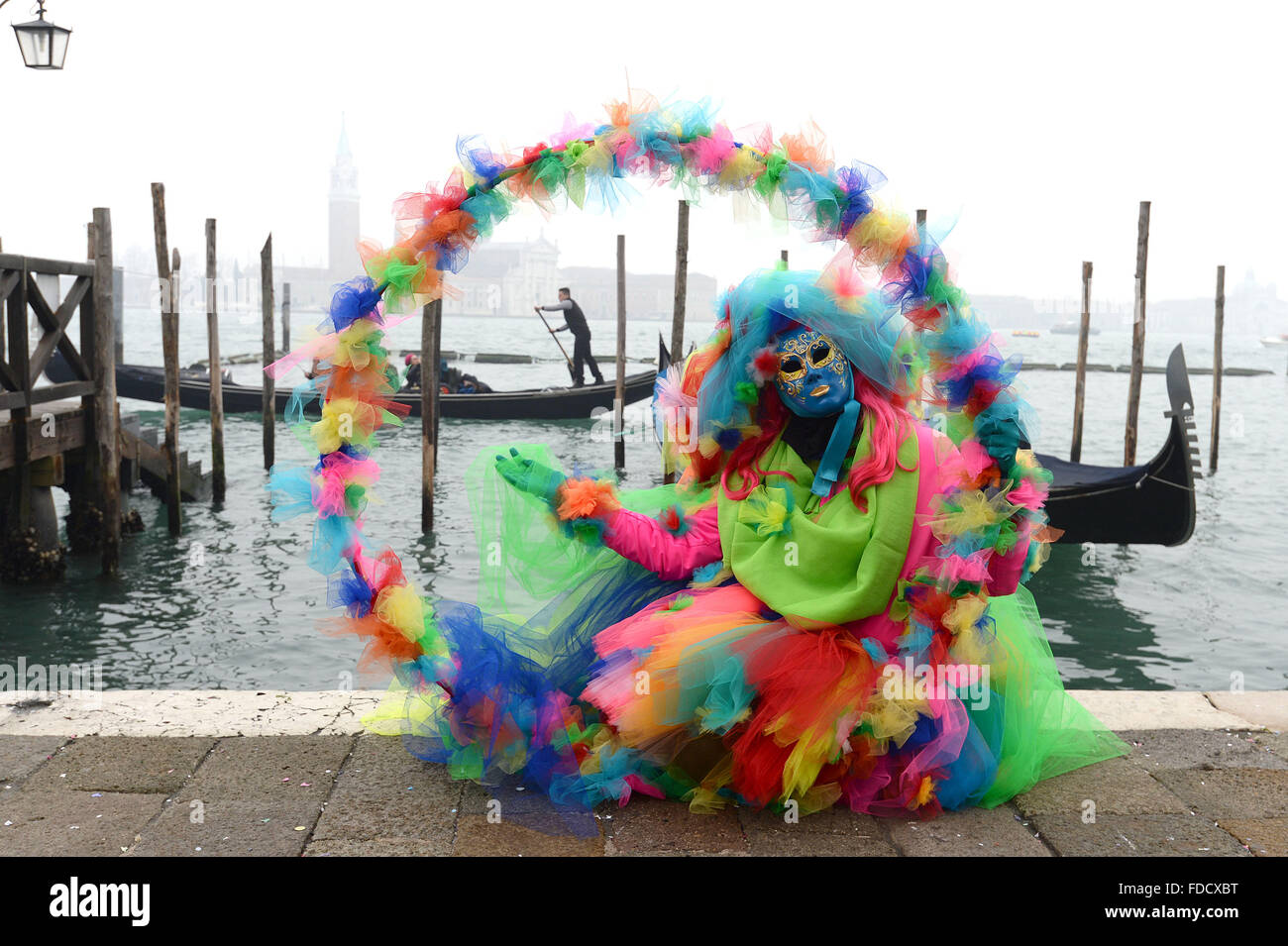 Venedig, Italien. 30. Januar 2016. Der Karneval von Venedig ist ein jährliches Festival in Venedig statt. Karneval offiziell läuft für 10 Tage auf die christliche Feier der Fastenzeit, in diesem Jahr endet jedoch gehörte eine Add-on Woche verlängern den Karneval zu helfen Boost Teilnahme nach Venedig auf, was eine in der Regel eine ruhige Zeit für Besucher der Stadt. Bildnachweis: MARTIN DALTON/Alamy Live-Nachrichten Stockfoto