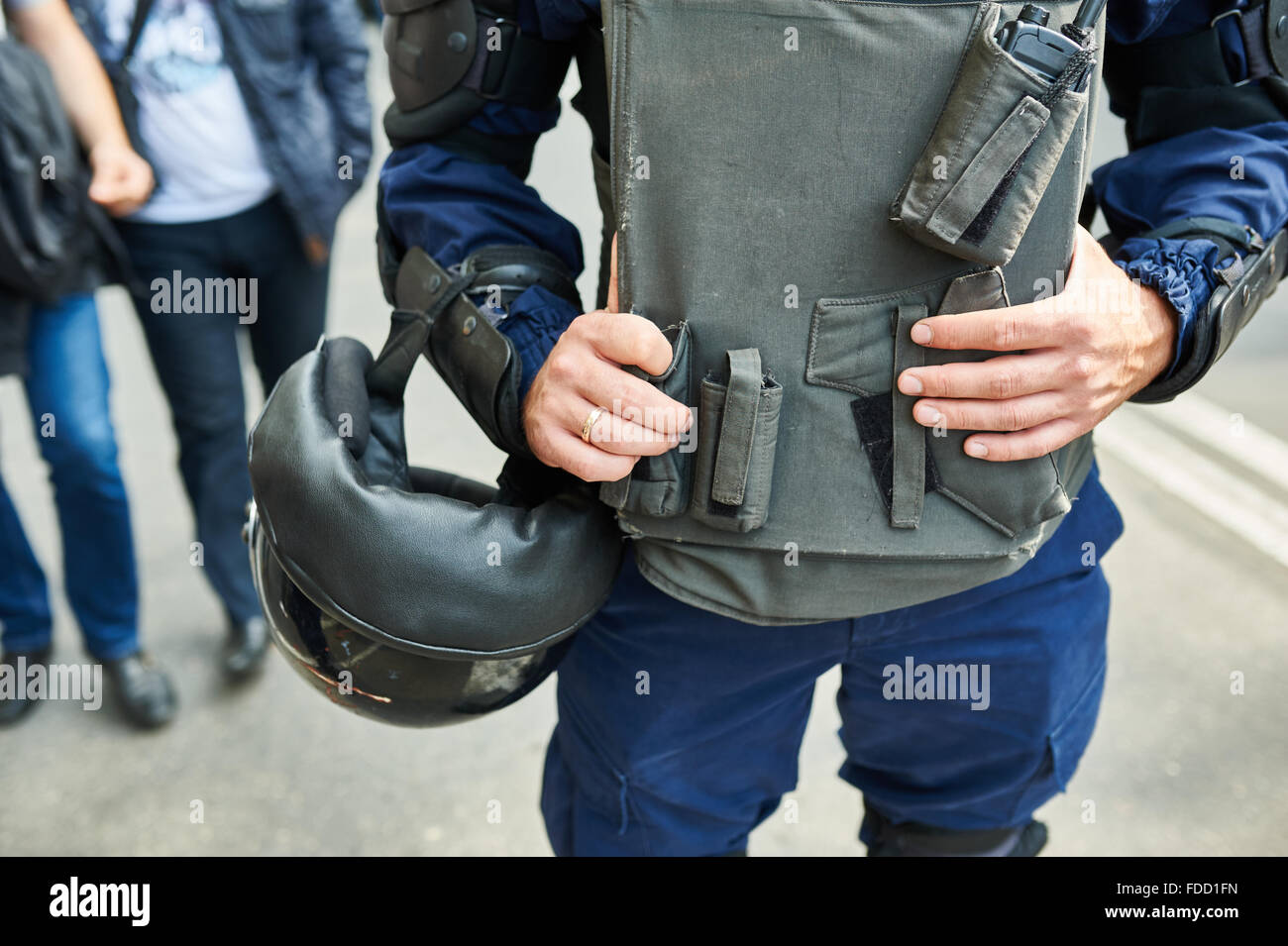 Sondereinheiten der Polizei Kordon bei der Demonstration, Straßenproteste blockieren Stockfoto