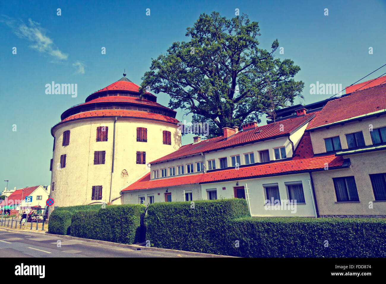 Reckturm (Slowenisch: Sodni Stolp), den mittelalterlichen Wehrturm in der Altstadt von Maribor, Slowenien Stockfoto