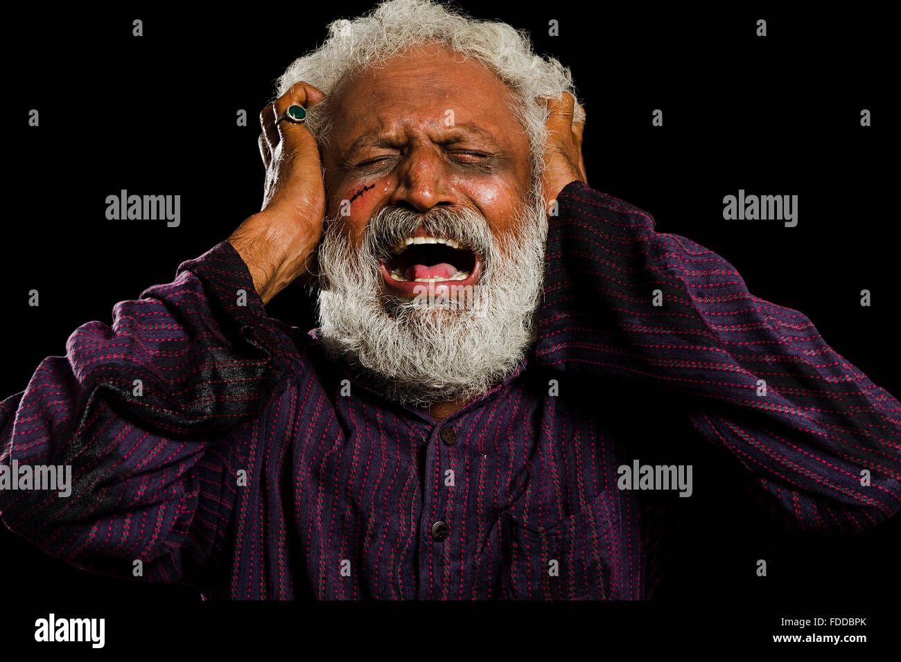 1 indische Senior erwachsenen Mann Opfer Frustration Wailing Stockfoto