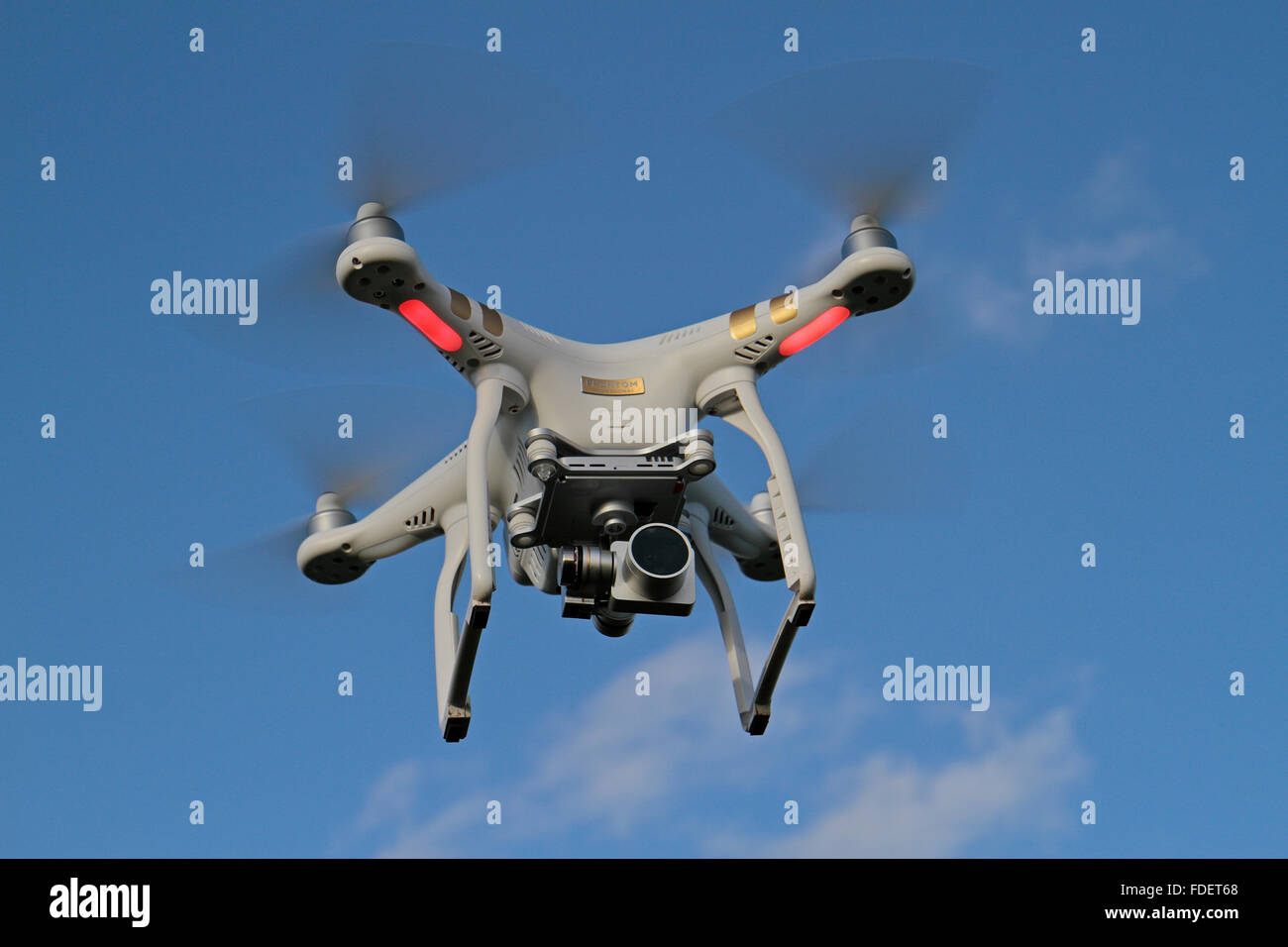 Eine DJI Phantom 3 Professional Quadcopter (oft als eine Drohne). Stockfoto