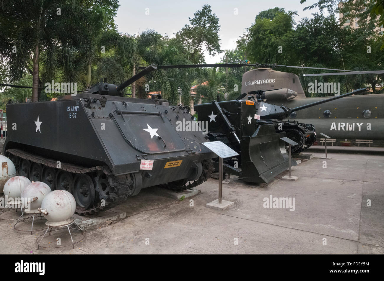 Vietnam. Vietnam. Ost-Asien. Kriegsmuseum. Erbeuteten amerikanischen Ausrüstung auf dem Display. Ho-Chi-Minh-Stadt. Saigon Stockfoto