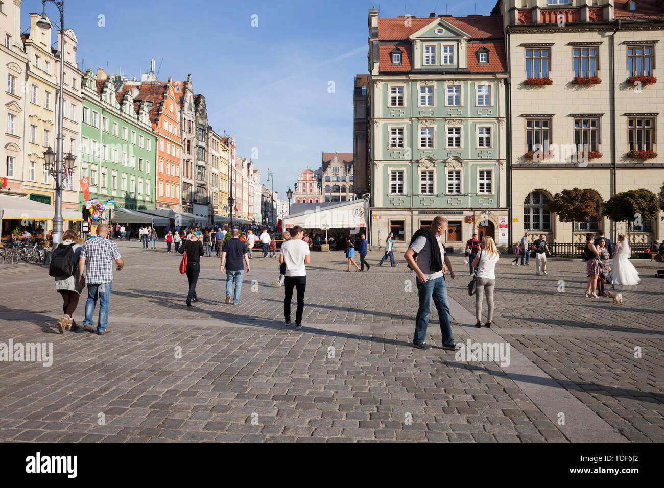 Polen, Breslau, Häuser und Menschen auf dem Altstädter Ring Stockfoto