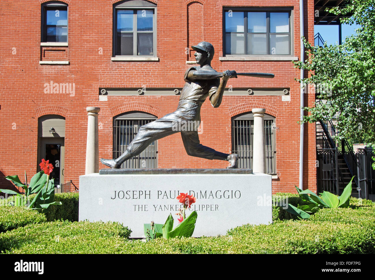 Chicago, Illinois, Vereinigte Staaten von Amerika: die Statue der Baseballspieler Joe DiMaggio (1914-1999) in Little Italy Nachbarschaft Stockfoto