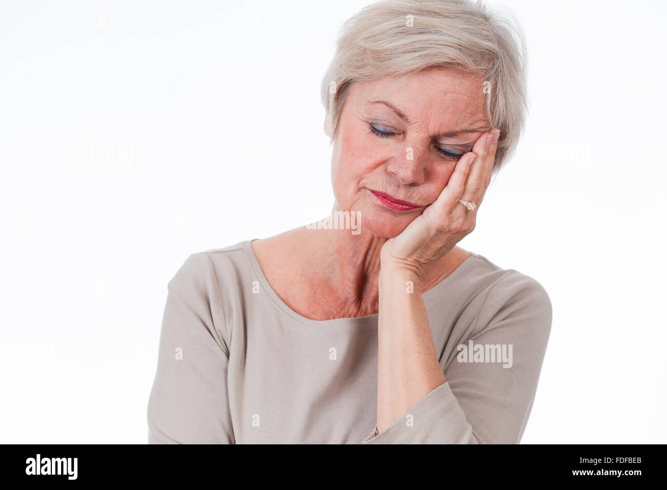 Senior ältere Frau mit Migräne und Zahn Schmerzen Stockfoto