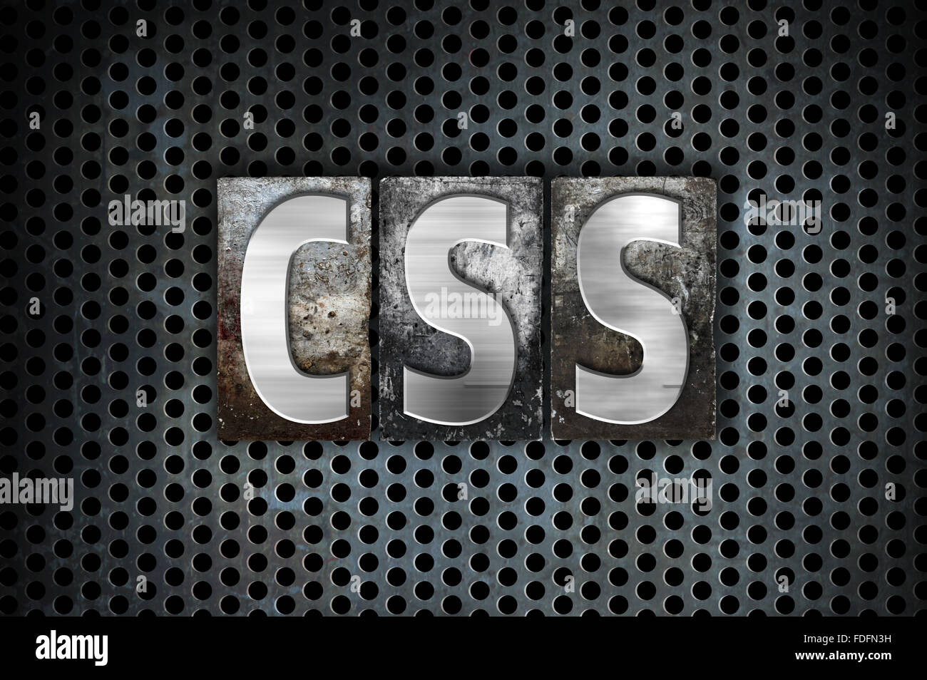 Das Wort "CSS" in Vintage Metall Buchdruck Typ auf einem schwarzen Gitter industriellen Hintergrund geschrieben. Stockfoto