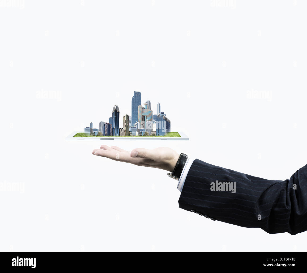 Nahaufnahme der menschlichen Hand, die Tablet-pc mit Stadtbild Stockfoto