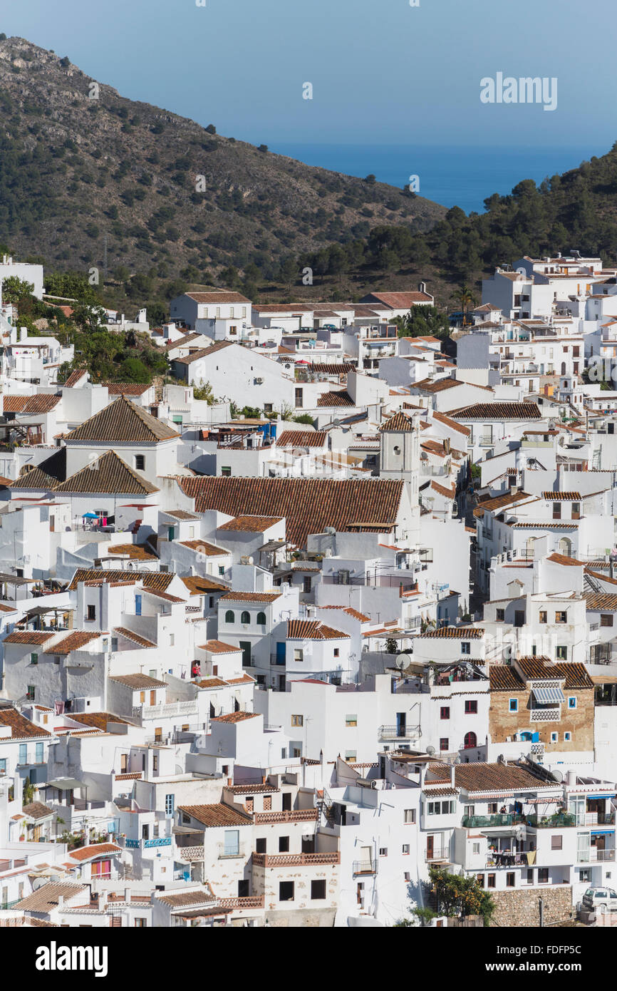 Frigiliana, Provinz Malaga, Axarquia, Andalusien, Südspanien. Typische weiße gewaschene Bergstadt. Stockfoto