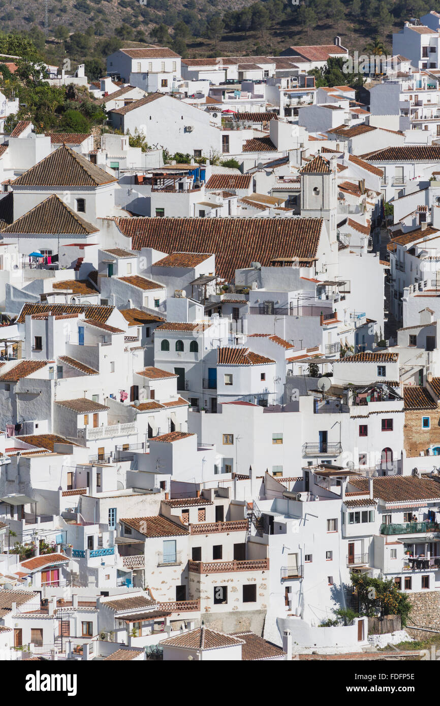 Frigiliana, Provinz Malaga, Axarquia, Andalusien, Südspanien. Typische weiße gewaschene Bergstadt. Stockfoto