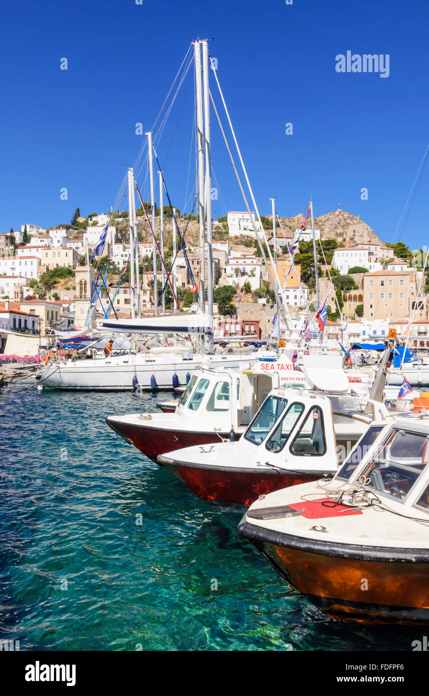 Boote entlang Hydra Stadt am Wasser, Hydra-Insel, Griechenland Stockfoto