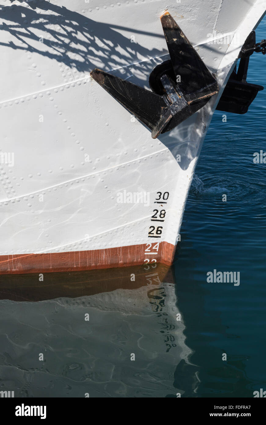 Entwurf "oder" frisch gezapftes Markierungen am Bug des Bootes. Stockfoto