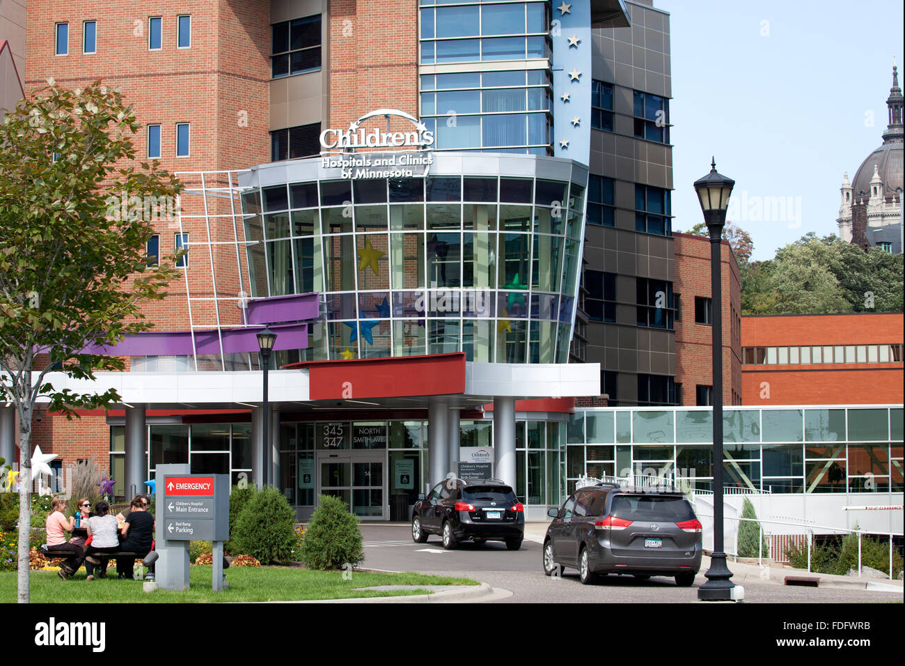 Eingang zum Kinder Krankenhäuser und Kliniken von Minnesota. Minneapolis Minnesota MN USA Stockfoto