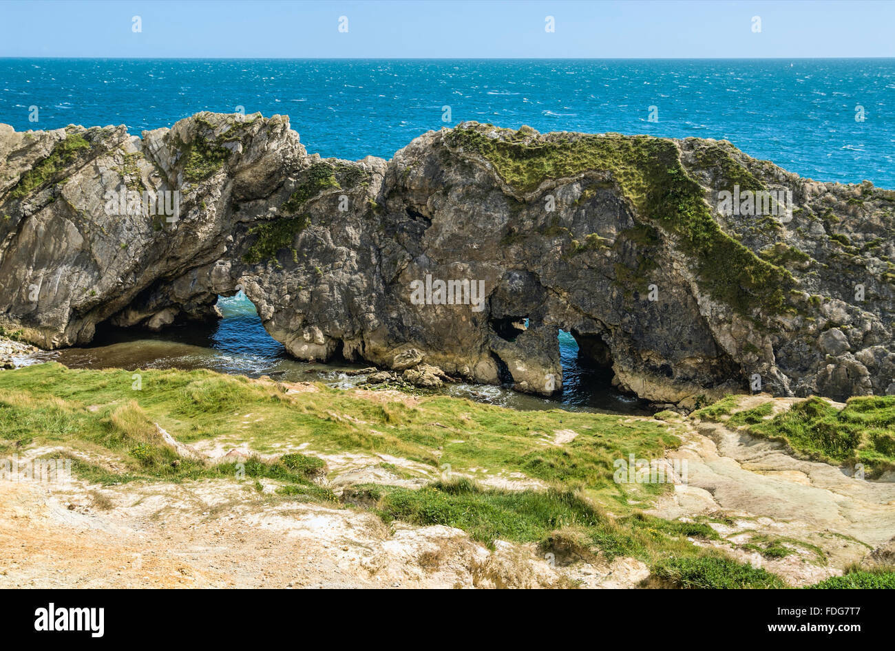 Lulworth Cove in der Nähe von dem Dorf West Lulworth, auf die Jurassic Coast World Heritage Site, Dorset, England, UK Stockfoto