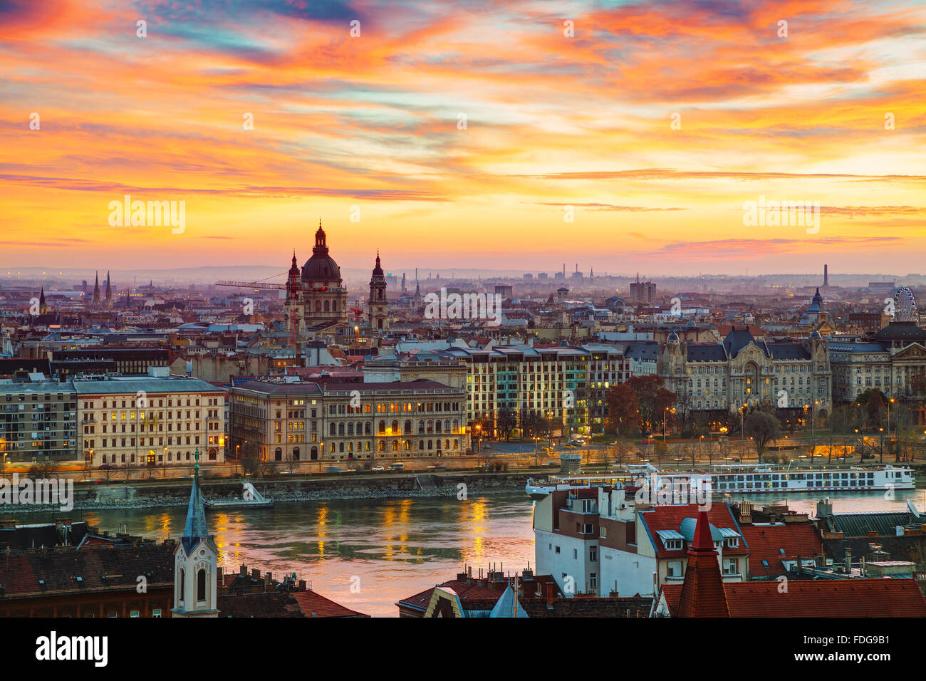 Übersicht von Budapest mit Basilika St. Stephan (St. Istvan) in Budapest, Ungarn Stockfoto